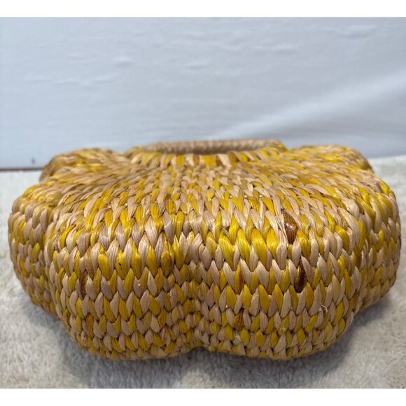 Woven Straw Flower Shaped Handbag With Double Handles & Zipper Closure Bahamas - Picture 4 of 9